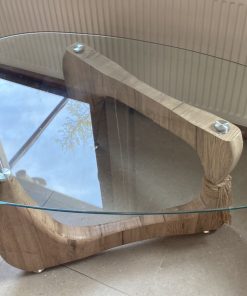 Mesa de centro cubierta vidrio