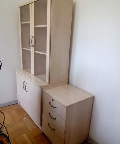 Mueble con Vitrina de Vidrio y Cajonera