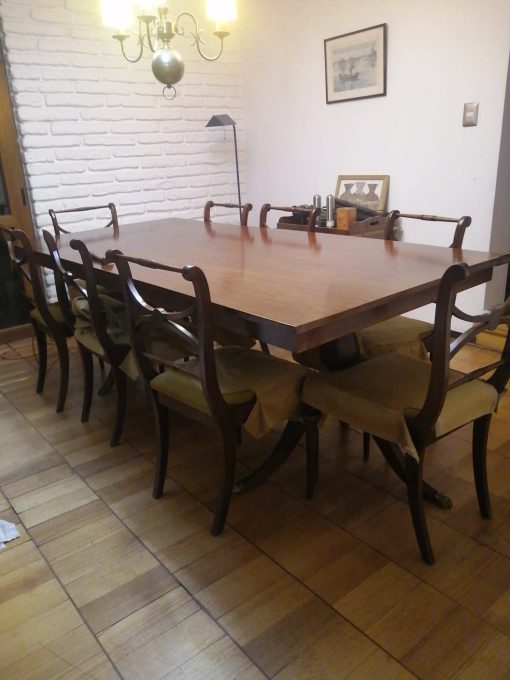 Comedor Enchapado en Madera con 8 Sillas