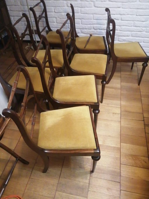 Comedor Enchapado en Madera con 8 Sillas