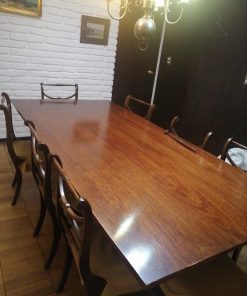 Comedor Enchapado en Madera con 8 Sillas