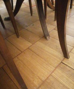 Comedor Enchapado en Madera con 8 Sillas