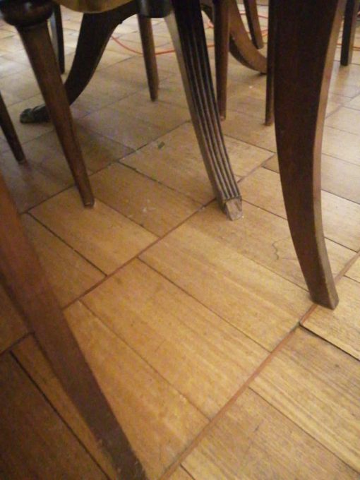 Comedor Enchapado en Madera con 8 Sillas