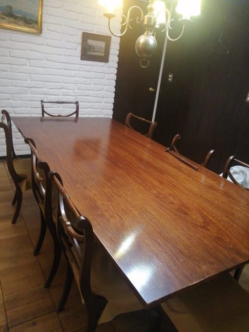 Comedor Enchapado en Madera con 8 Sillas