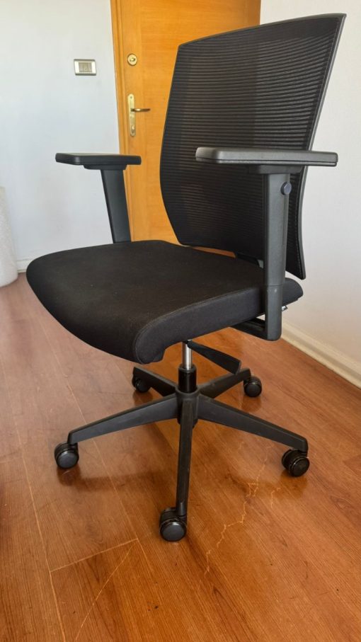 Silla de escritorio con malla Form