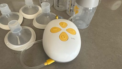 Extractor de leche Medela con accesorios - Imagen 3