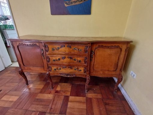 Buffet de madera normando antiguo